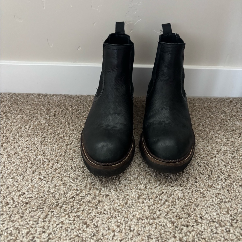 Caslon Black Chelsea Boots